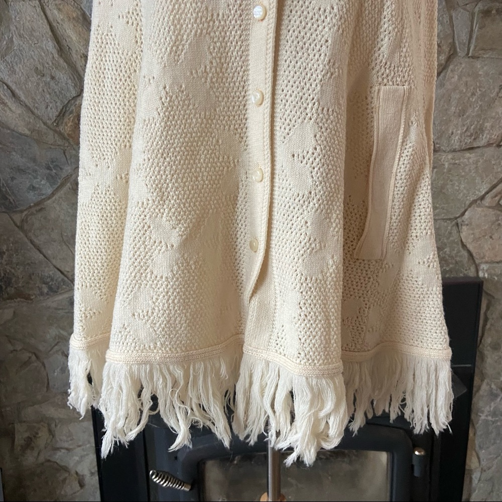 1970’s Butterfly Knit Shawl - Picture 4 of 9